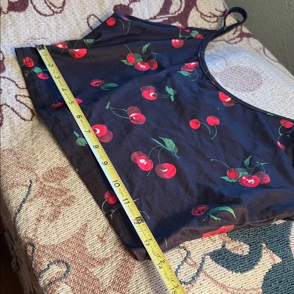 #1018+Cherry Print Black Crop Top - Picture 4 of 8